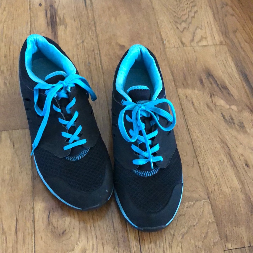Vionic tennis shoes in great condition